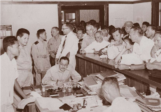 Proses pendaftaran orang asing phase I (POA-I) tahun 1954.